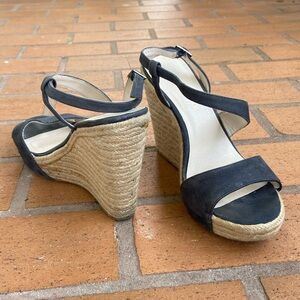 Audrey Brooke Size 8.5 Navy blue 4 3/8” Wedges